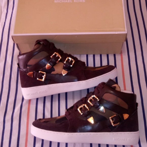 Michael Kors Robin High Top Sneaker - Picture 5 of 7